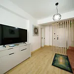 Royale Sundance 225 Infinity Pool & Mamaia Nord Apartment Navodari
