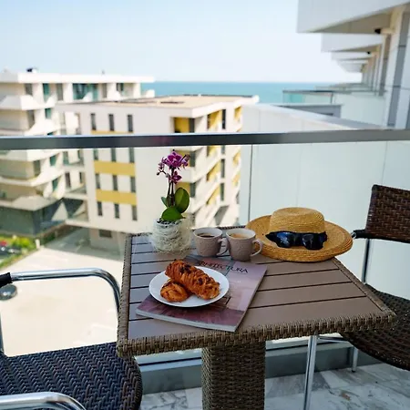 Royale Sundance 225 Infinity Pool & Mamaia Nord شقة Năvodari