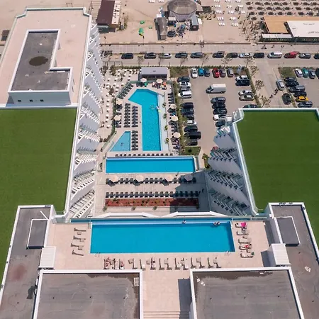 Royale Sundance 225 Infinity Pool & Mamaia Nord Navodari