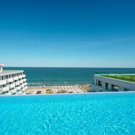Royale Sundance 225 Infinity Pool & Mamaia Nord شقة Năvodari
